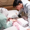 Lesti dan Rizky Billar Gendong Anak Putra Siregar