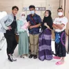 Lesti dan Rizky Billar Gendong Anak Putra Siregar