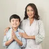 Potret hangat Melanie Putria dengan calon keluarganya.