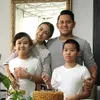 Potret hangat Melanie Putria dengan calon keluarganya.