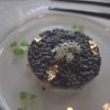 Ini adalah telur caviar dengan kepiting berlapis emas 24 karat. Baik Al, El maupun Dul sama-sama belum pernah mencoba rasanya makan emas murni.