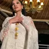 Nikita Mirzani pakai kebaya