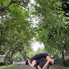Potret Olla Ramlan acroyoga