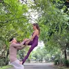 Potret Olla Ramlan acroyoga