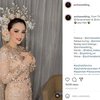 Melihat aura cantik Citra Monica yang berseri di hari pernikahannya, tak sedikit netizen yang menyebut wajahnya mirip banget dengan mendiang istri Ifan, Dylan Sahara.