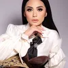 Krisdayanti Pakai Batik