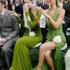 Potret Gigi dan Bella Hadid menangis haru di pernikahan kakak