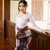 Prilly Latuconsina cantik pakai baju adat Bali