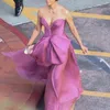 Seleb Hollywood Busana Terbaik di Oscar 2021