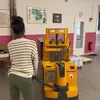 Potret Sophia Latjuba operasikan pallet jack