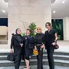 Potret Syahrini Nonton Konser Cakra Khan di Singapura