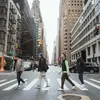 Potret The Dudas Minus One melewati zebra cross