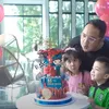 Potret ultah suami Momo Geisha 