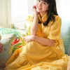 Selebriti cantik dengan rambut berponi
