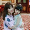 Selebriti cantik dengan rambut berponi