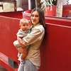 Aaliyah Massaid menggendong Arash