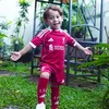 Abang L pakai seragam Liverpool