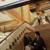 Boiyen dan Rully duduk di tangga