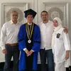 Wisuda Anak Artis Mantan Pasangan Artis Akur
