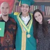 Wisuda Anak Artis Mantan Pasangan Artis Akur