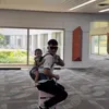 Suami Pedangdut Momong Anak