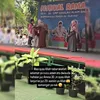 Adam menerima simbolisme wisuda hafalan juz 30