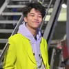 Afan pakai jaket kuning