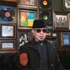 Ahmad Dhani pakai jaket hitam
