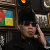 Ahmad Dhani pakai kacamata hitam di preskon