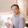 Ahok gendong Baby Regina