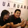 Akrab! Inilah Potret Bertemunya Ari Lasso Dengan Tulus 