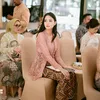 Aurelie Moeremans pakai kebaya