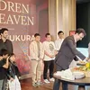 Hanung Bramantyo &amp; Manoj Punjabi potong tumpeng