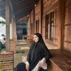 Ratu Rizky Nabila duduk cantik