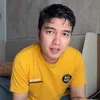 Aldi Taher pakai baju kuning