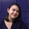 Amanda Manopo tersenyum manis