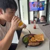 Kenny makan sarapan Amanda Manopo