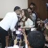 ammar zoni dipeluk saat sidang