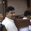 Ammar Zoni senyum saat didakwa