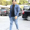 Ammar Zoni Pakai Jas Biru Saat Bebas dari Penjara