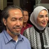 Erin tersenyum