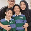 Dude Harlino dan Alyssa Soebandono bareng 2 anak laki-lakinya