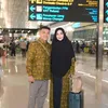 Ashanty dan Anang di bandara sebelum berangkat