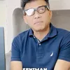 Anang Hermansyah melihat ke atas