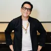 Andre Taulany Tampak Happy Saar Dipotret