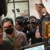 Andre Taulany Pakai Masker Saat Diwawancara Wartawan