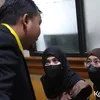 Angbeen Rishi Pakai Hijab Hitam