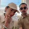 Angel Karamoy duduk di samping Gusti Ega
