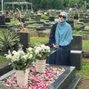 Angelina Sondakh duduk termenung