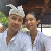 Happy Salma dan suami